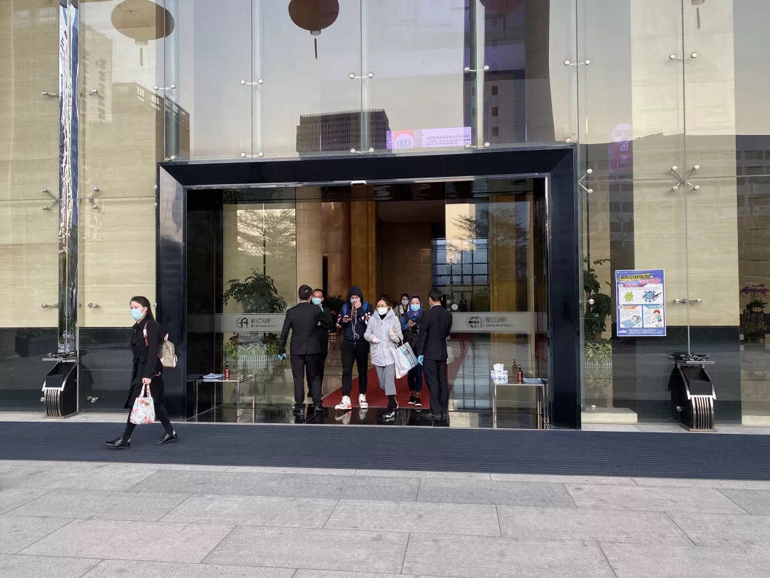 尊龙凯时上下同心战“疫”情，党旗飘扬在一线