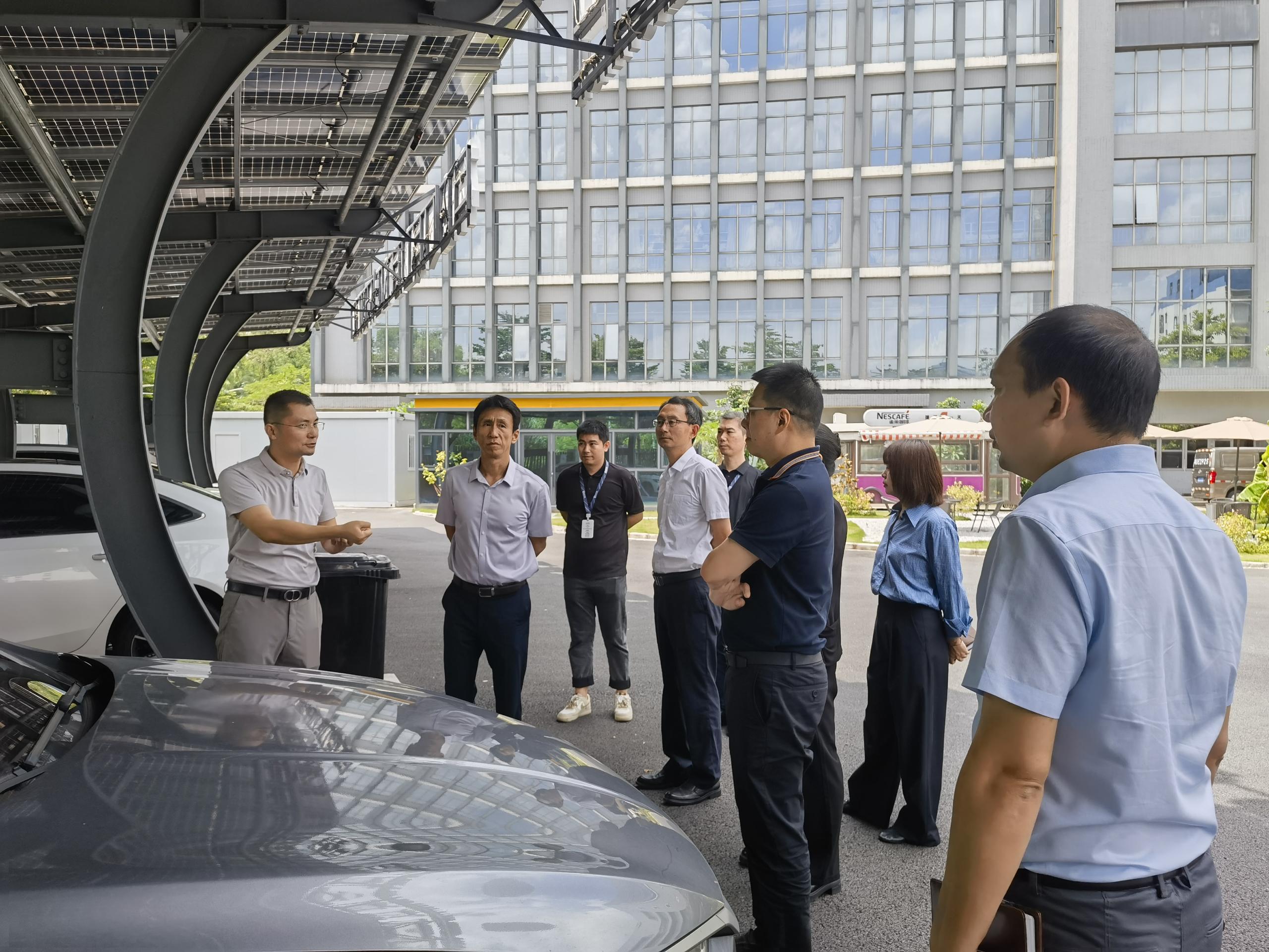 深物业集团一行莅临尊龙凯时考察交流，共筑“绿色低碳”新篇章